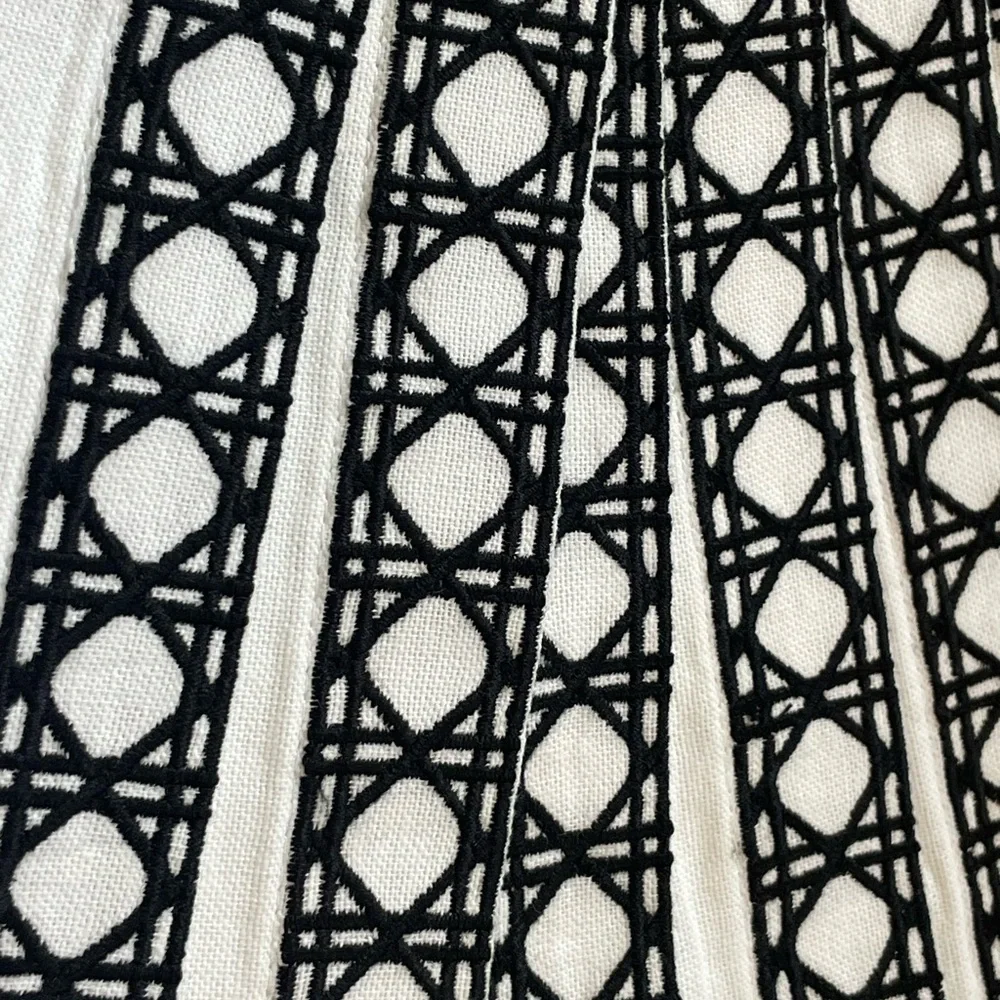 WILLIAMS SONOMA 7 PIECES CANE EMBROIDERED BLACK WHITE DINNER NAPKINS
